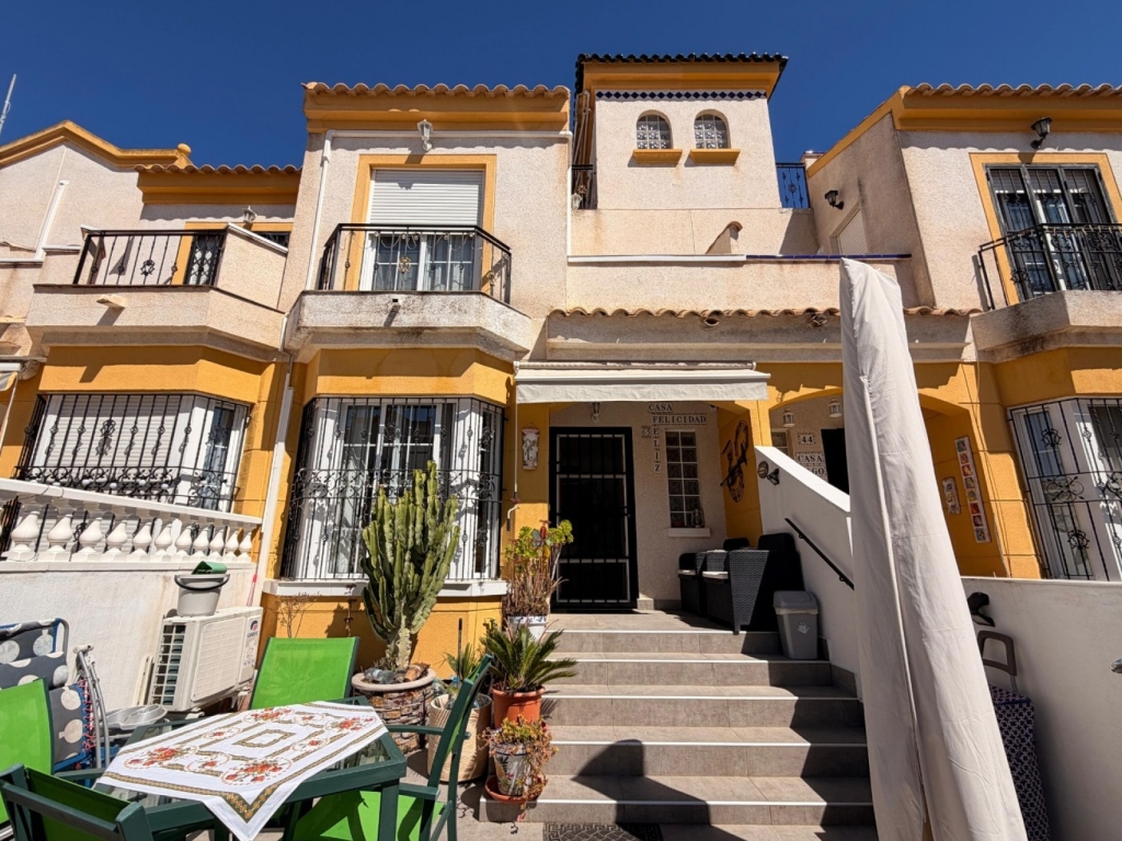 3 Bedroom 2 Bathroom Townhouse in El Raso