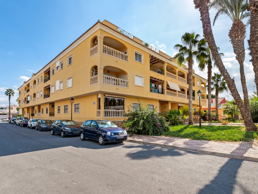 4 Bedroom 3 Bathroom Apartment in Jacarilla