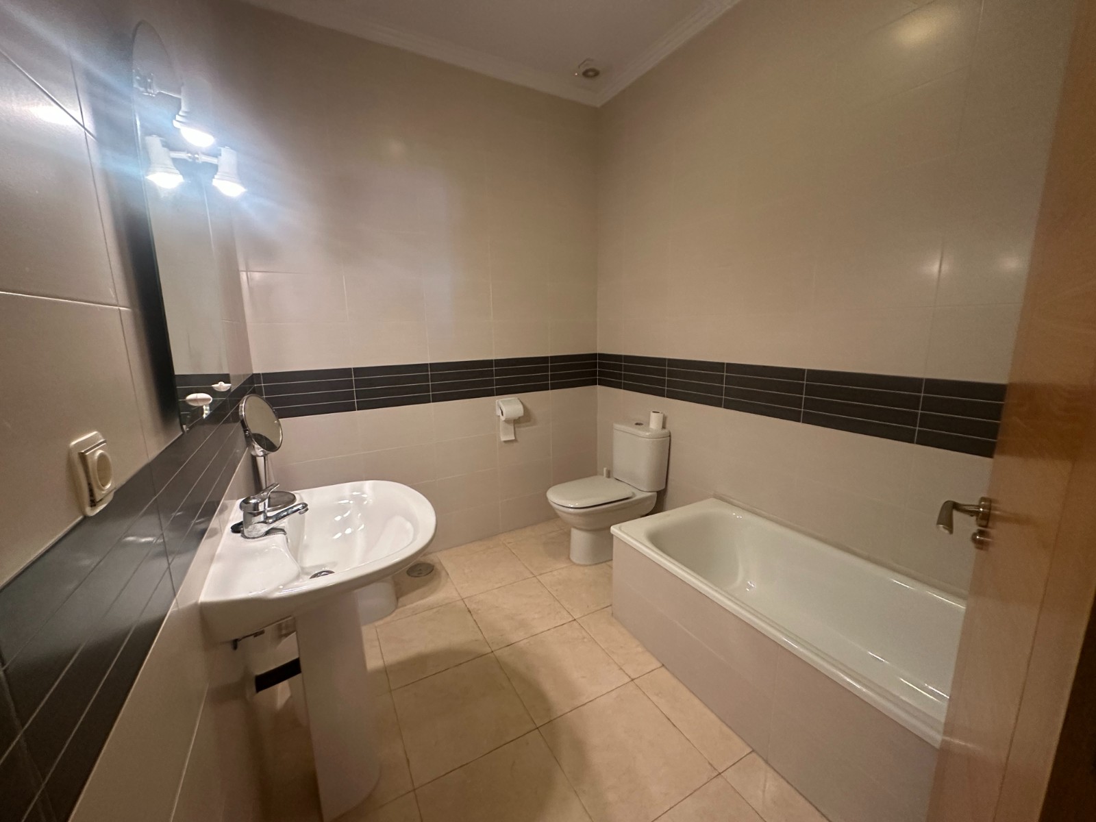 For sale - 4 Bedroom 3 Bathroom Apartment in Jacarilla - Jacarilla  - Alicante