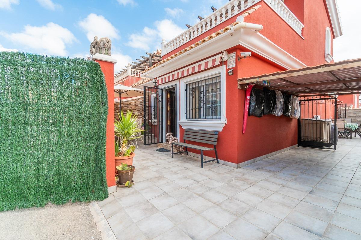 For sale - 3 Bedroom 2 Bathroom Terraced house in Villamartin - PAU26  - Alicante