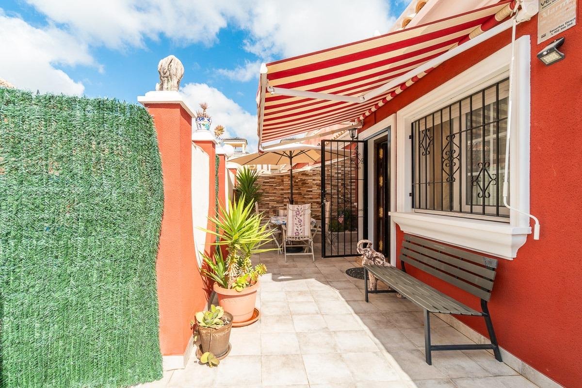 For sale - 3 Bedroom 2 Bathroom Terraced house in Villamartin - PAU26  - Alicante