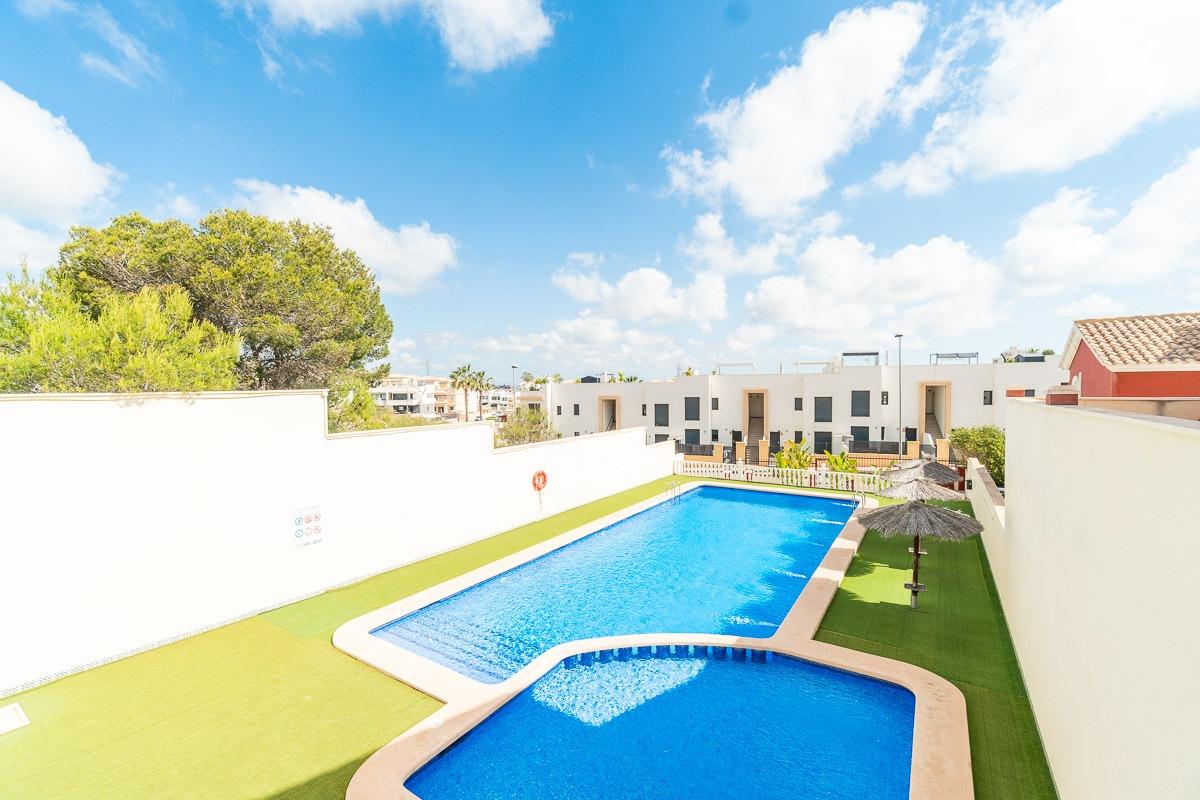 For sale - 3 Bedroom 2 Bathroom Terraced house in Villamartin - PAU26  - Alicante