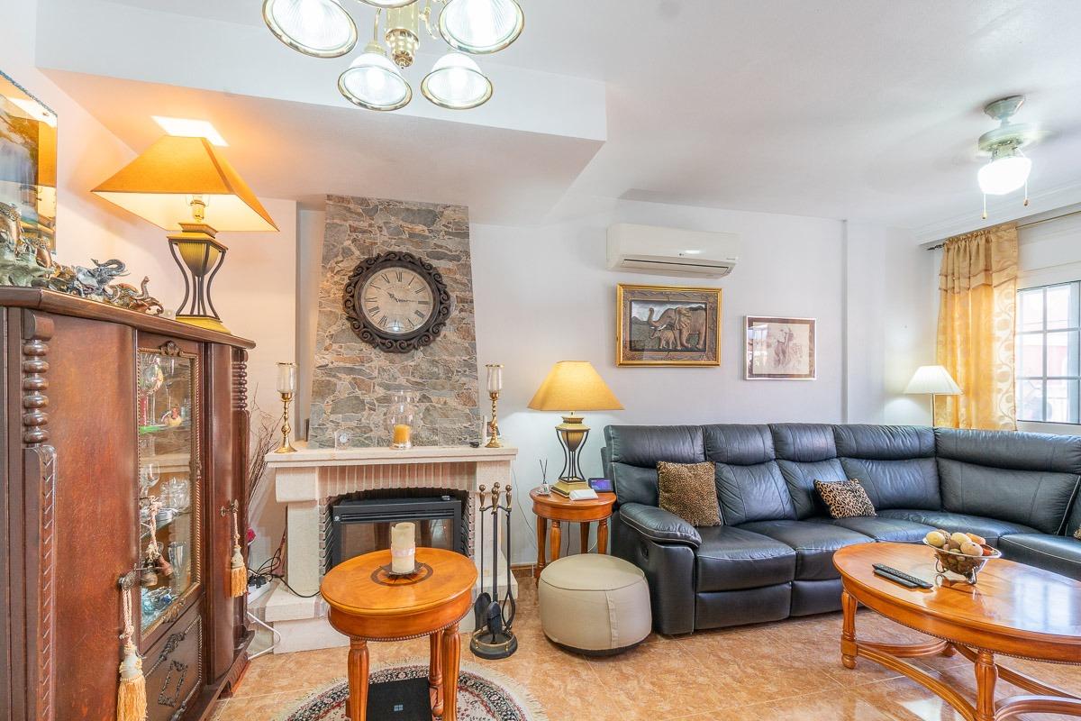 For sale - 3 Bedroom 2 Bathroom Terraced house in Villamartin - PAU26  - Alicante
