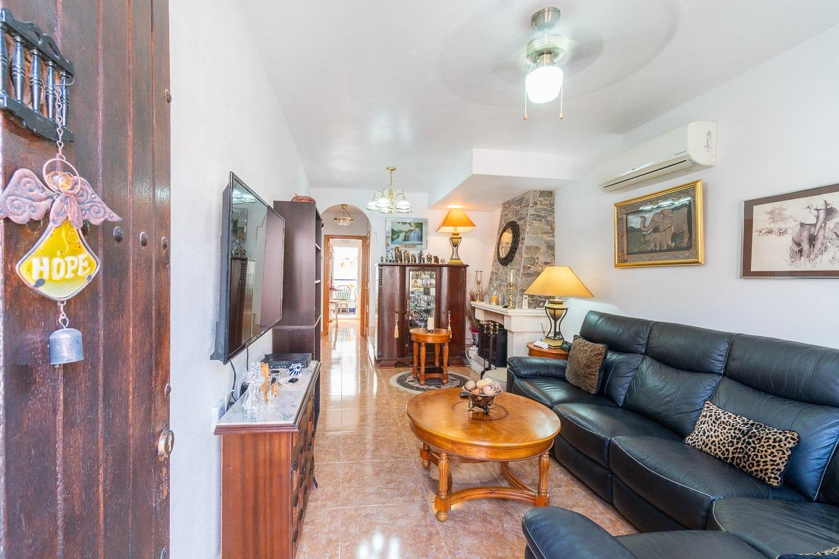 For sale - 3 Bedroom 2 Bathroom Terraced house in Villamartin - PAU26  - Alicante