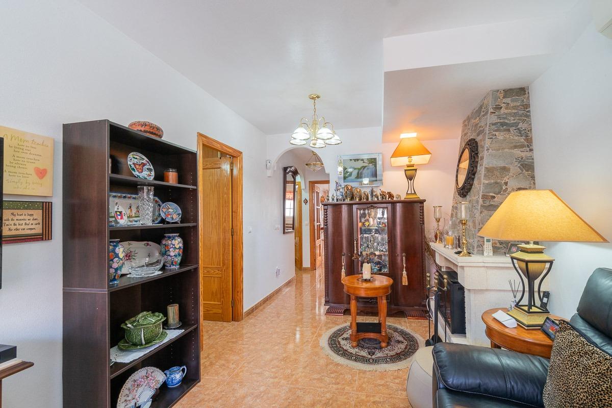 For sale - 3 Bedroom 2 Bathroom Terraced house in Villamartin - PAU26  - Alicante