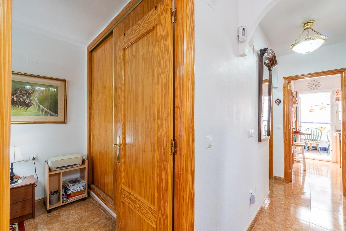 For sale - 3 Bedroom 2 Bathroom Villa in Villamartin - Villamartin  - Alicante