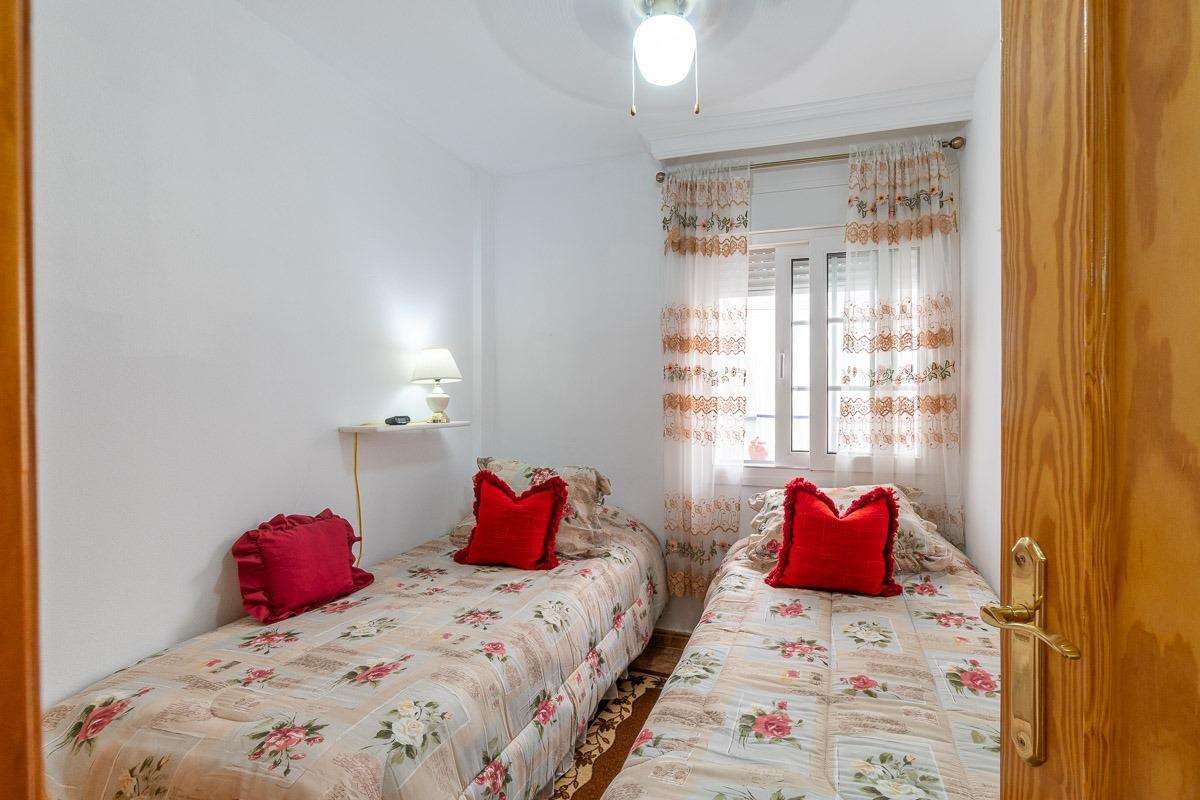 For sale - 3 Bedroom 2 Bathroom Villa in Villamartin - Villamartin  - Alicante