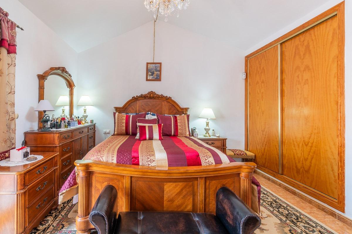 For sale - 3 Bedroom 2 Bathroom Villa in Villamartin - Villamartin  - Alicante