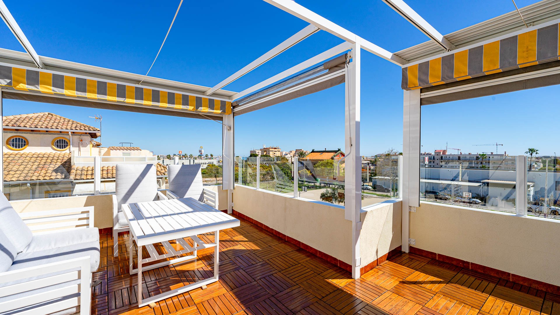 For sale - 2 Bedroom 1 Bathroom Adosado in Punta Prima - Punta Prima  - Alicante