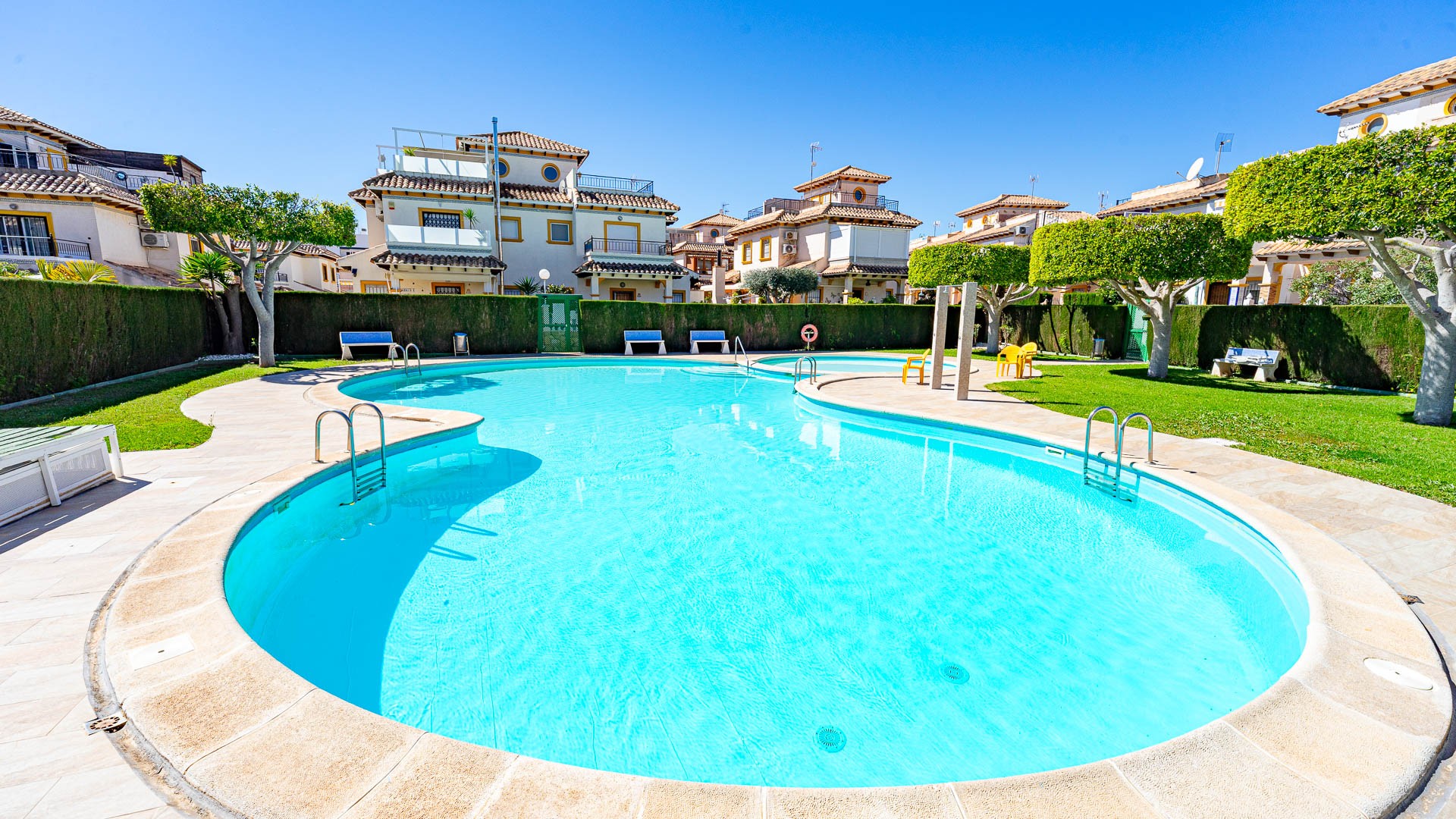 For sale - 2 Bedroom 1 Bathroom Adosado in Punta Prima - Punta Prima  - Alicante