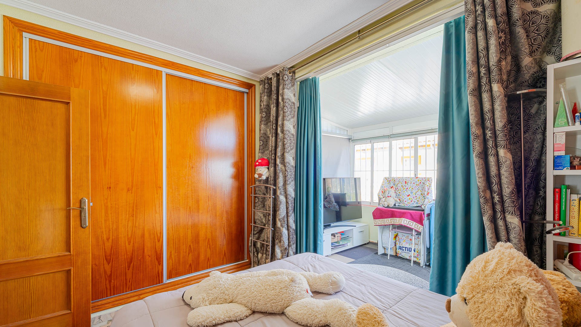 For sale - 2 Bedroom 1 Bathroom Adosado in Punta Prima - Punta Prima  - Alicante