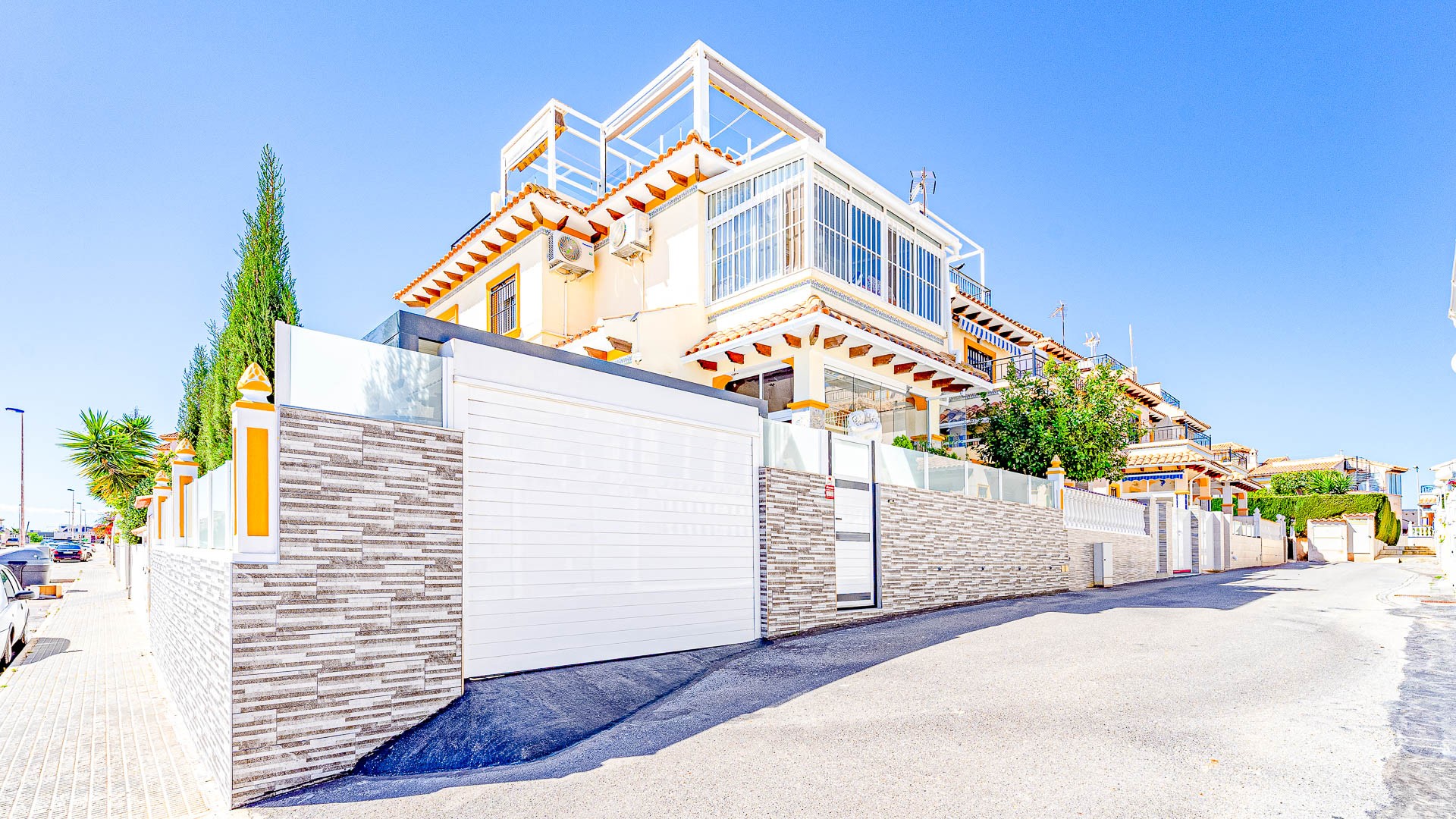 For sale - 2 Bedroom 1 Bathroom Adosado in Punta Prima - Punta Prima  - Alicante