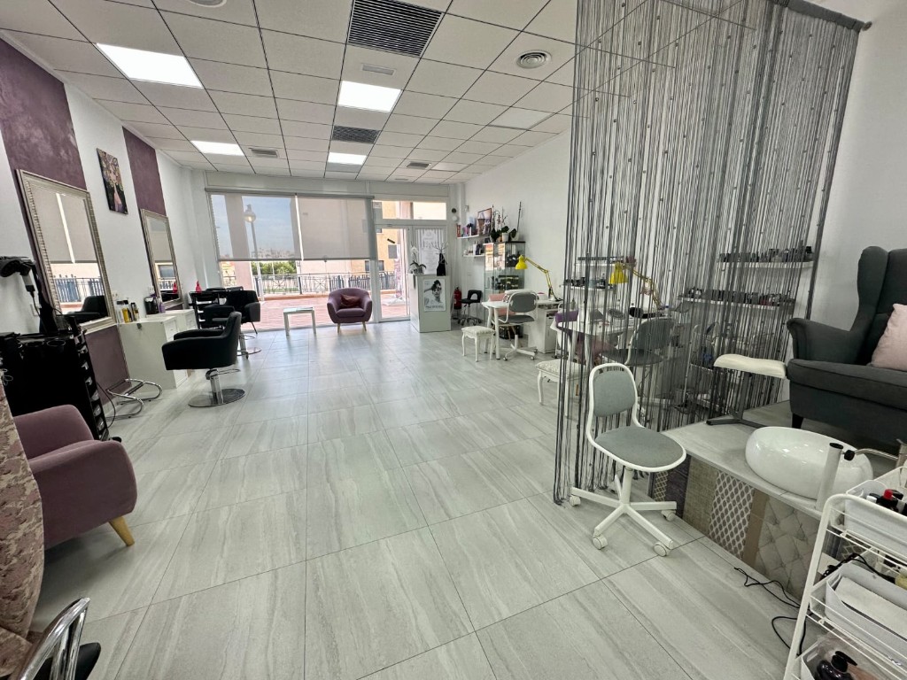 For sale - Commercial in La Zenia - La Zenia  - Alicante