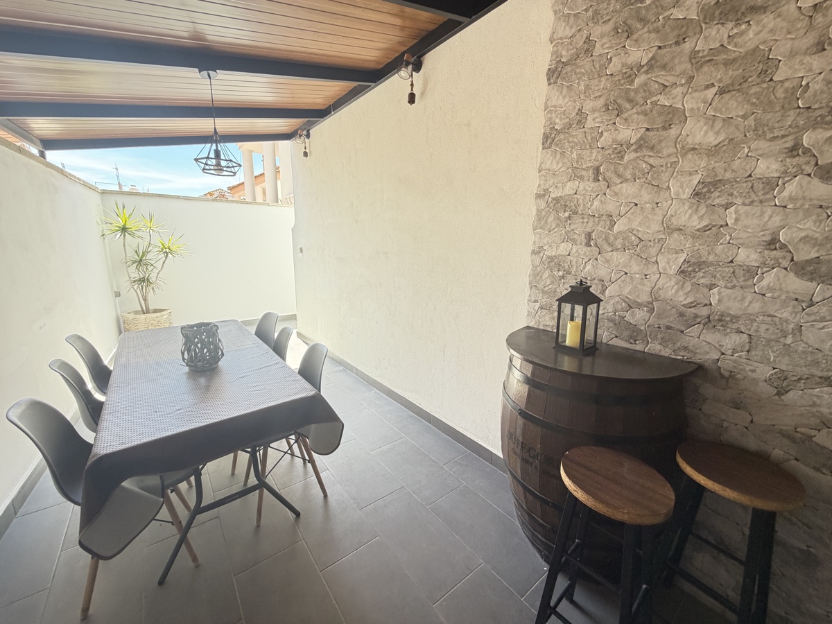 For sale - 3 Bedroom 2 Bathroom Villa in Villamartin - , Villamartin, Alicante, Spain - Alicante