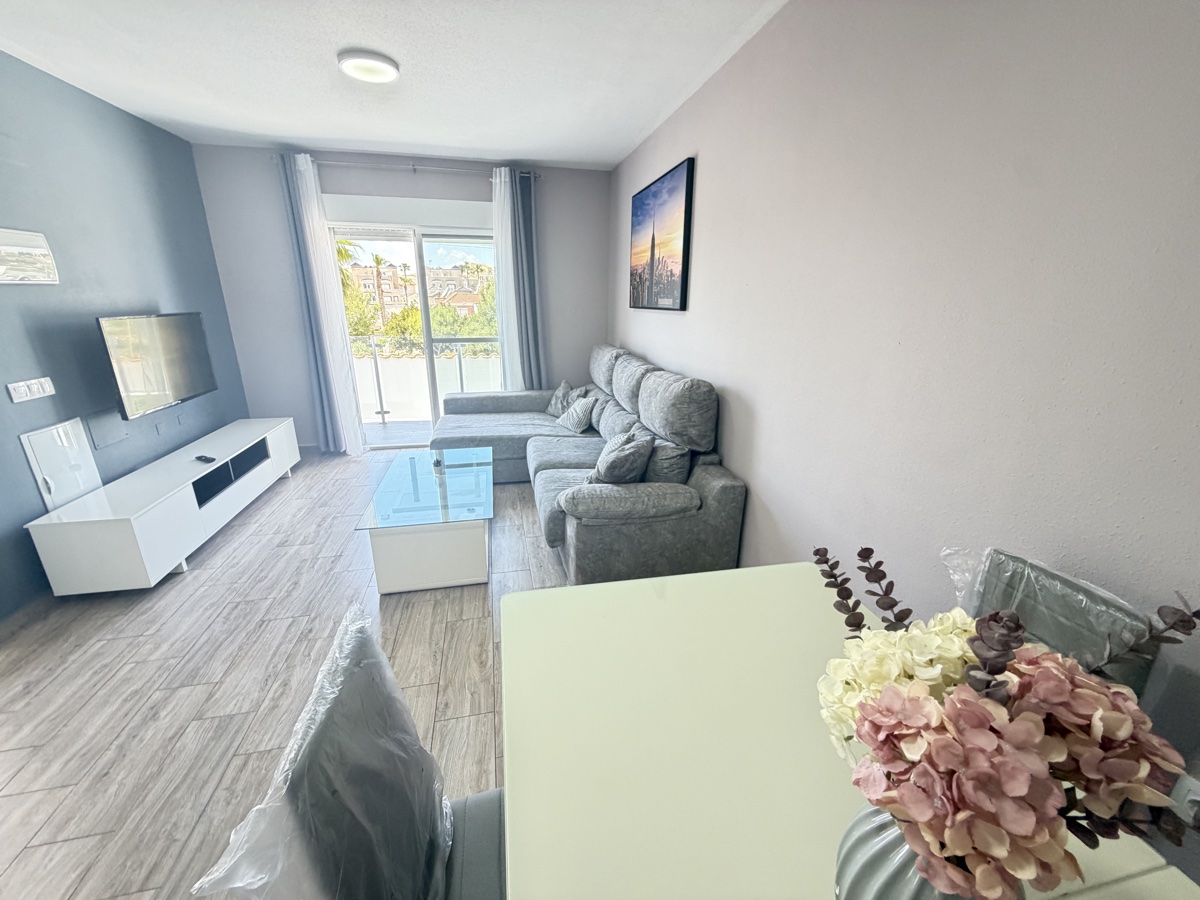 For sale - 3 Bedroom 2 Bathroom Villa in Villamartin - , Villamartin, Alicante, Spain - Alicante