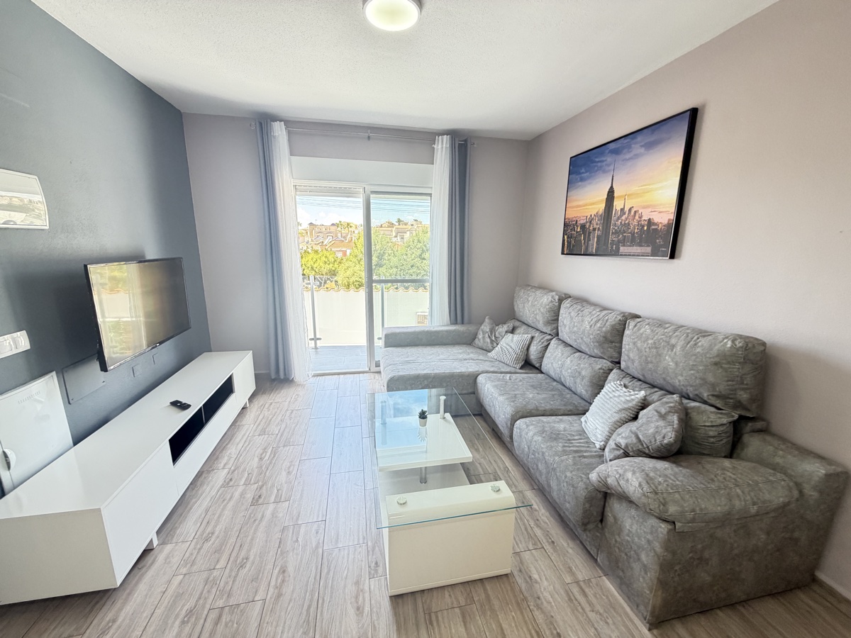 For sale - 3 Bedroom 2 Bathroom Villa in Villamartin - , Villamartin, Alicante, Spain - Alicante