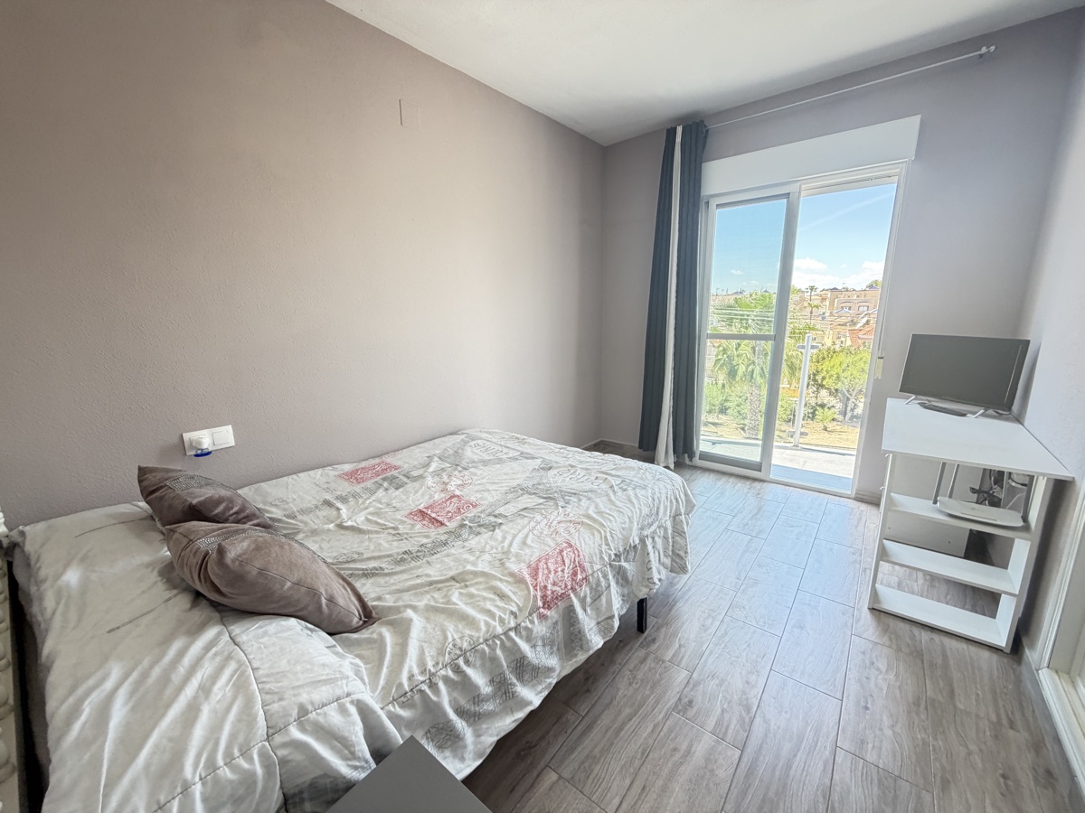 For sale - 3 Bedroom 2 Bathroom Villa in Villamartin - , Villamartin, Alicante, Spain - Alicante