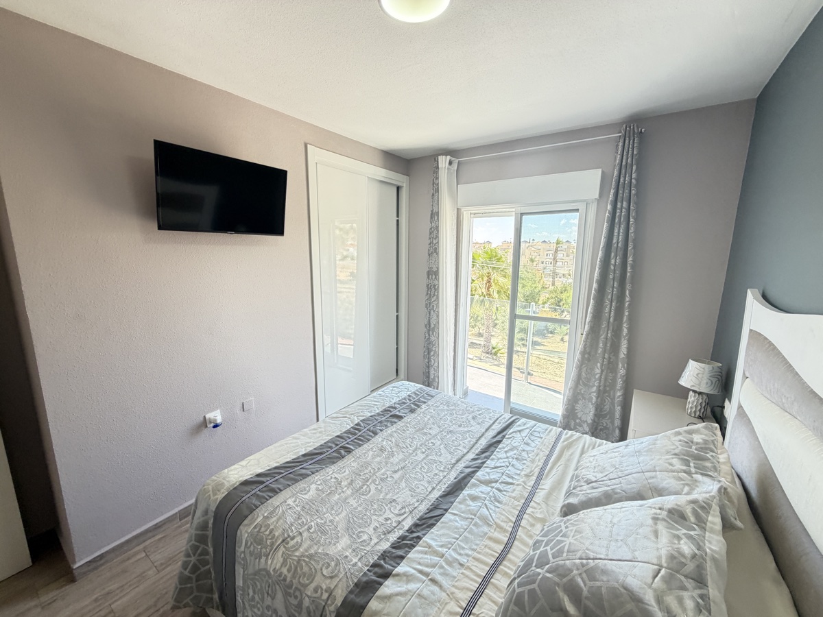 For sale - 3 Bedroom 2 Bathroom Villa in Villamartin - , Villamartin, Alicante, Spain - Alicante