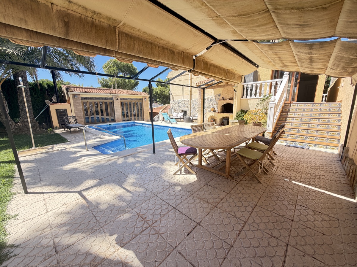 For sale - 4 Bedroom 3 Bathroom Villa in Los Balcones - , Los Balcones, Alicante, Spain - Alicante
