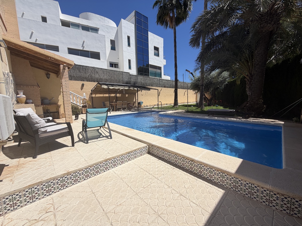 For sale - 4 Bedroom 3 Bathroom Villa in Los Balcones - , Los Balcones, Alicante, Spain - Alicante