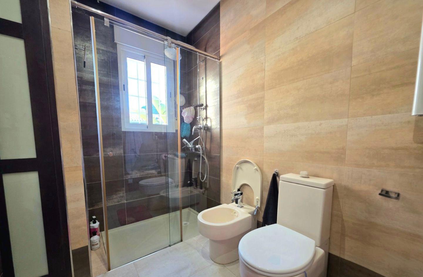 For sale - 5 Bedroom 3 Bathroom Villa in Dehesa de campoamor - Campoamor  - Alicante