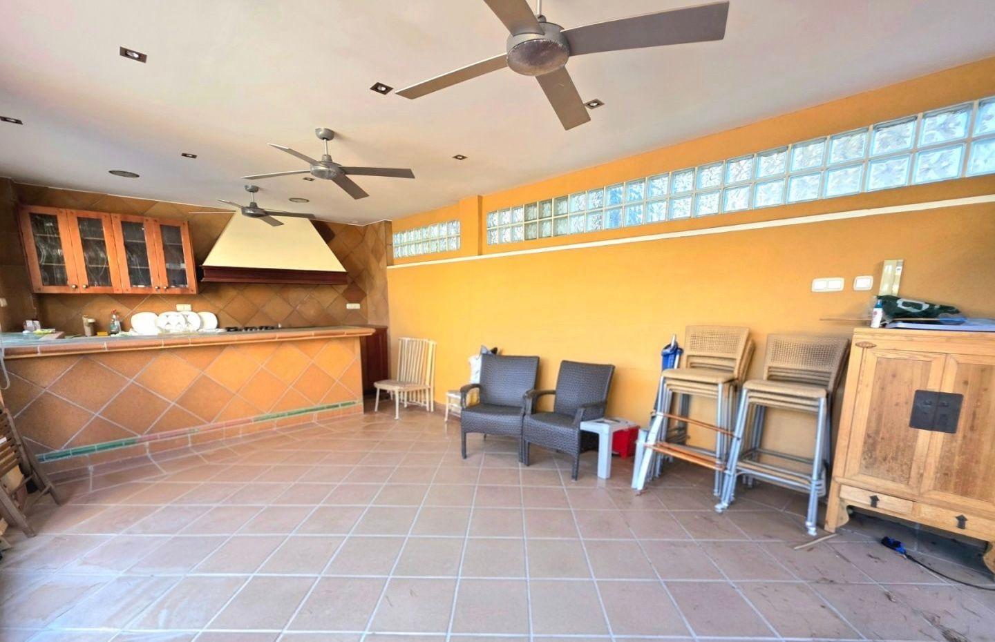 For sale - 5 Bedroom 3 Bathroom Villa in Dehesa de campoamor - Campoamor  - Alicante