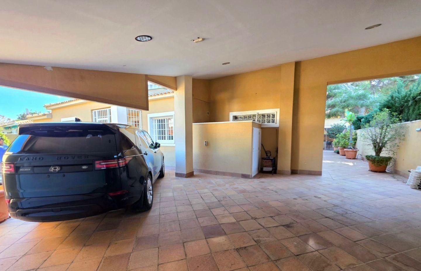 For sale - 5 Bedroom 3 Bathroom Villa in Dehesa de campoamor - Campoamor  - Alicante