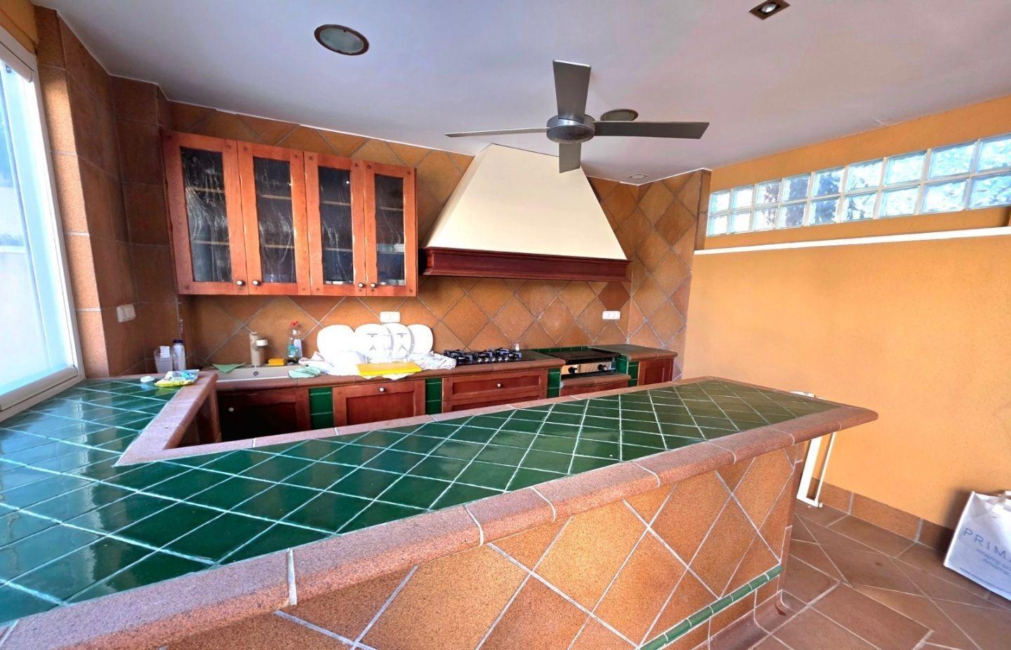 For sale - 5 Bedroom 3 Bathroom Villa in Dehesa de campoamor - Campoamor  - Alicante