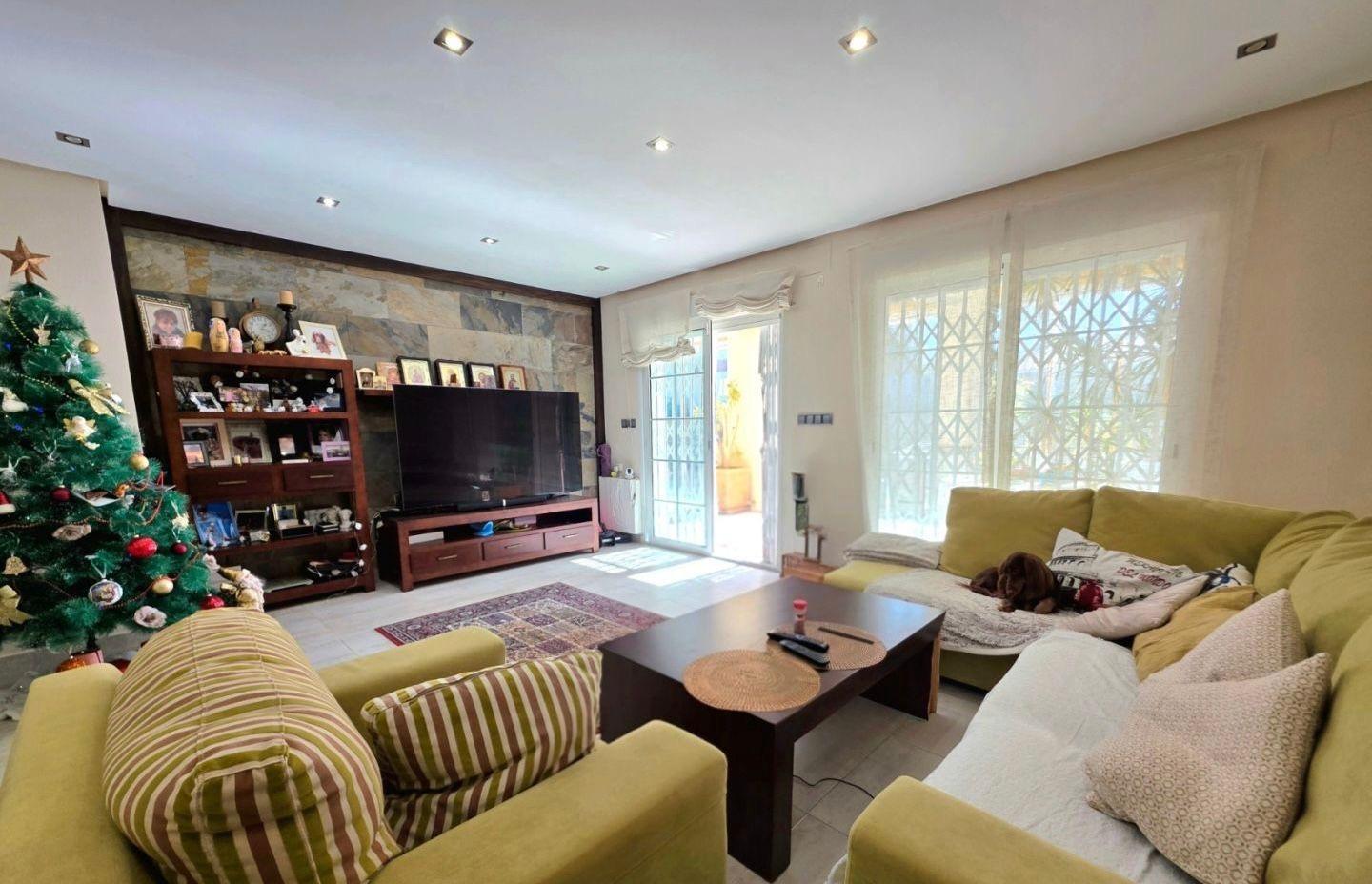 For sale - 5 Bedroom 3 Bathroom Villa in Dehesa de campoamor - Campoamor  - Alicante