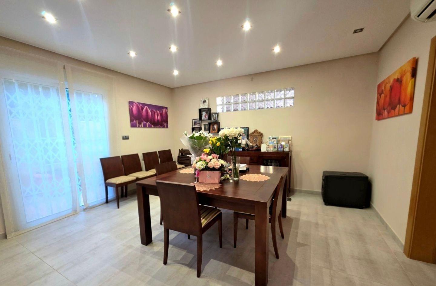 For sale - 5 Bedroom 3 Bathroom Villa in Dehesa de campoamor - Campoamor  - Alicante
