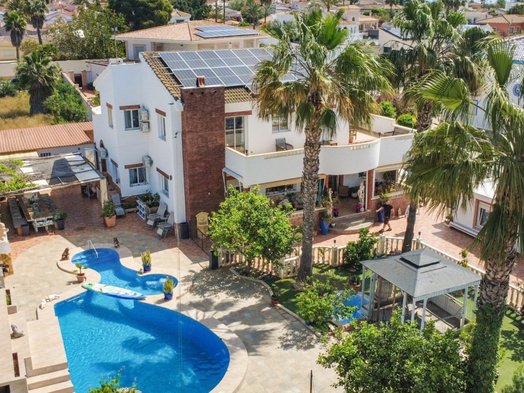 7 Bedroom 4 Bathroom Detached Villa in Ciudad Quesada