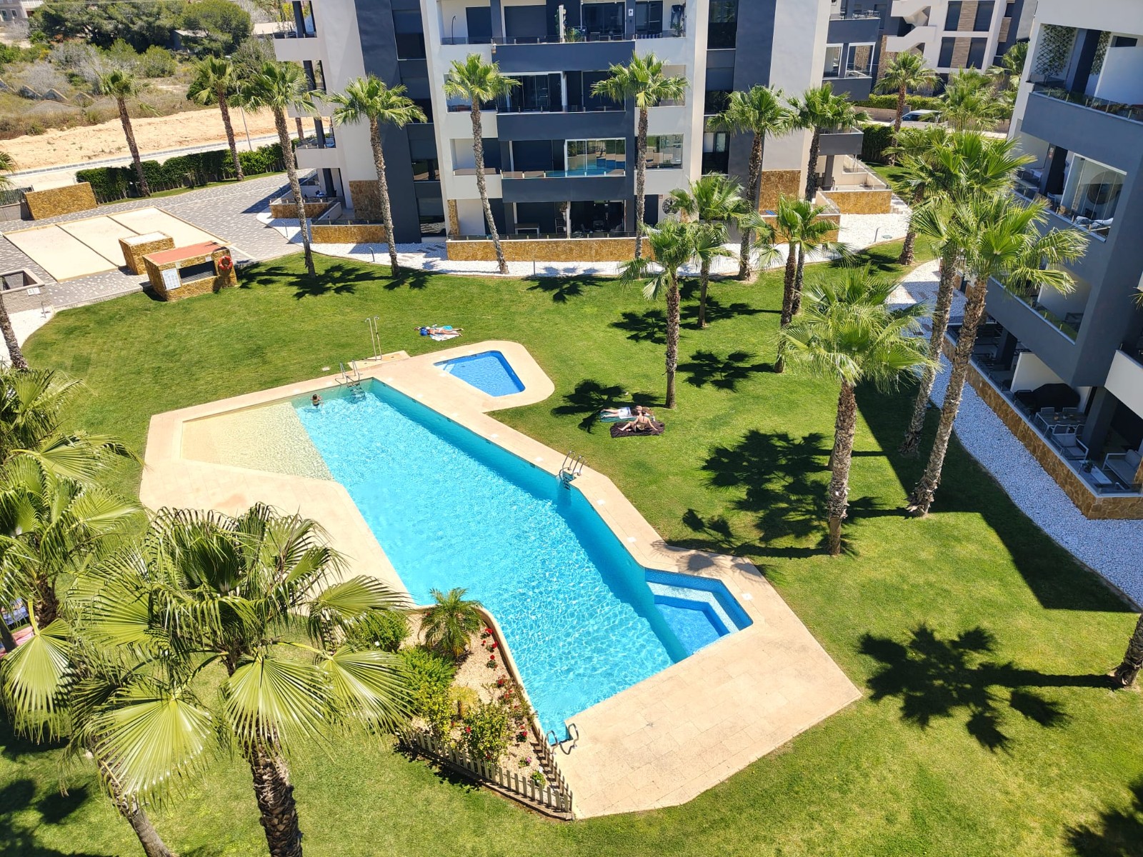 For sale - 3 Bedroom 2 Bathroom Apartment / Flat in Torrevieja - Los altos  - Alicante