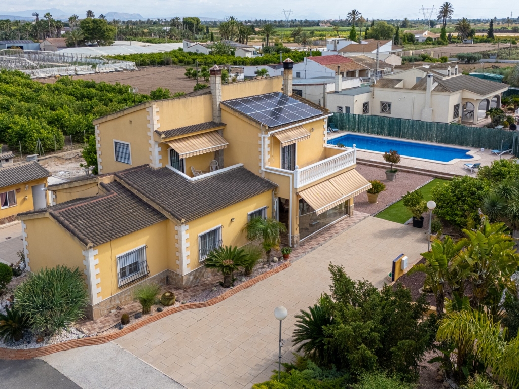 5 Bedroom 3 Bathroom Detached Villa in Elche