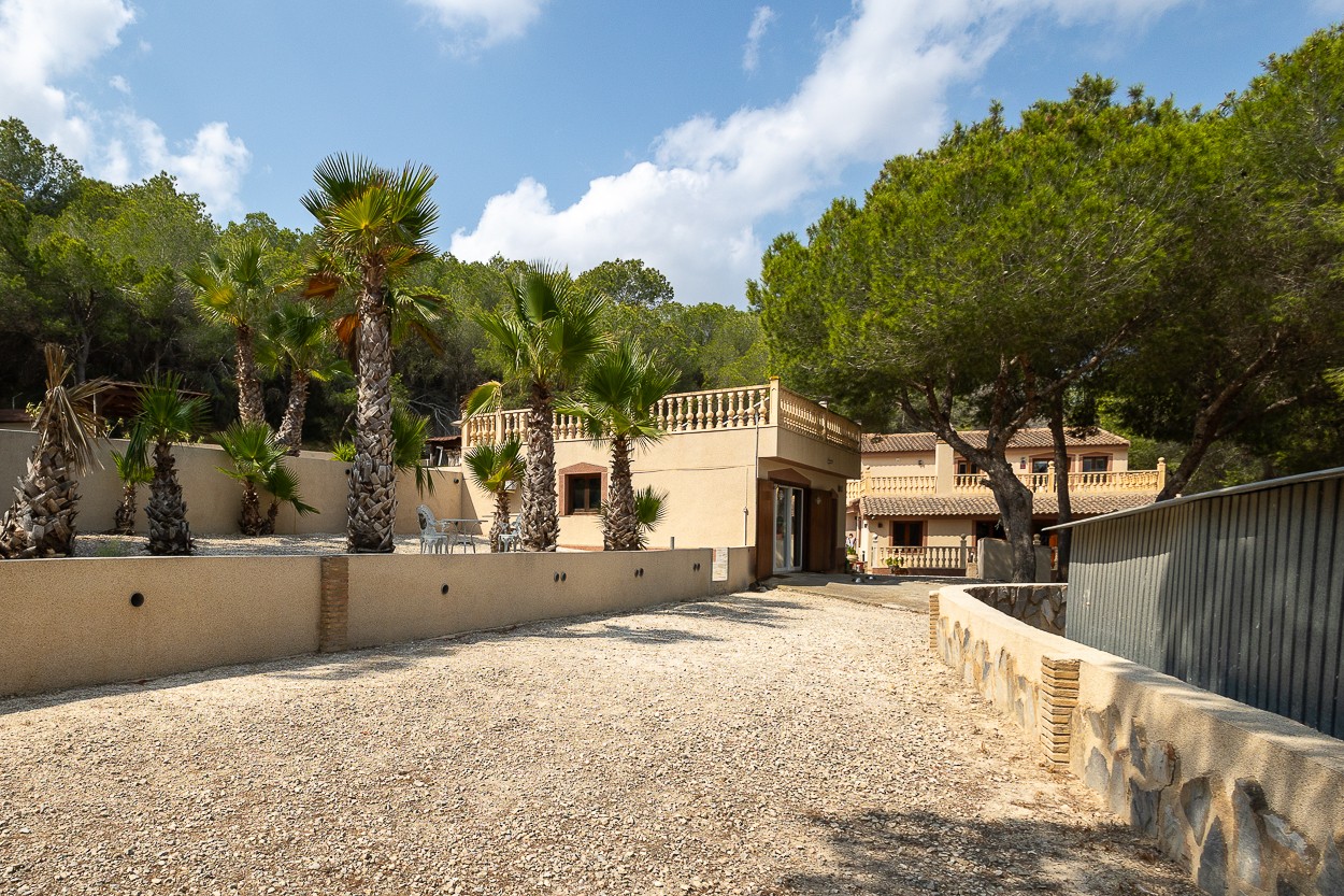 For sale - 4 Bedroom 2 Bathroom Country Property/Finca in Torremendo - Torremendo  - Alicante