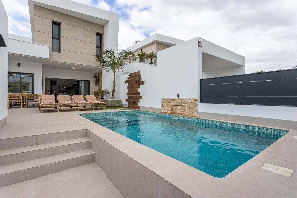 For sale - 3 Bedroom 2 Bathroom Detached Villa in Dolores - Dolores  - Alicante