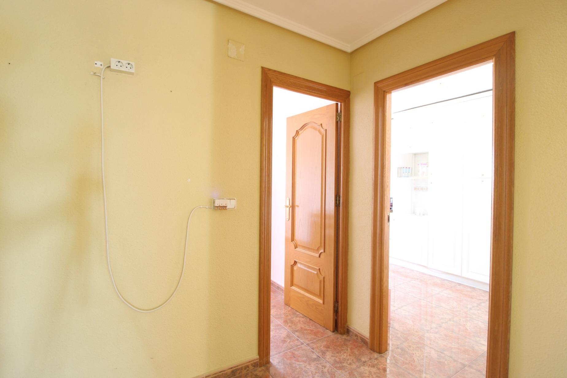 For sale - 3 Bedroom 2 Bathroom Apartment in Torrevieja - Torrevieja  - Alicante