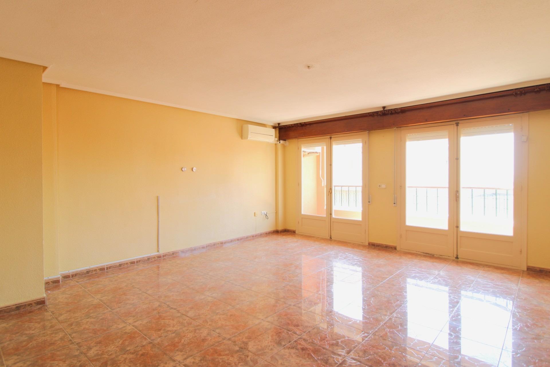 For sale - 3 Bedroom 2 Bathroom Apartment in Torrevieja - Torrevieja  - Alicante