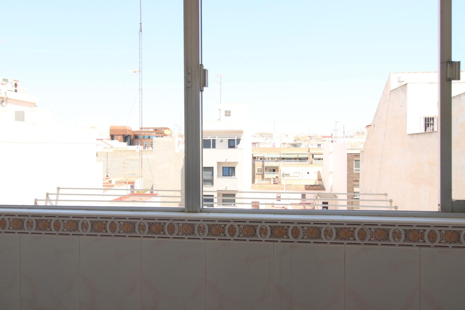 For sale - 3 Bedroom 2 Bathroom Apartment in Torrevieja - Torrevieja  - Alicante