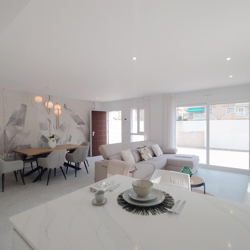 For sale - 3 Bedroom 2 Bathroom Apartment in Torrevieja - Torreblanca  - Alicante