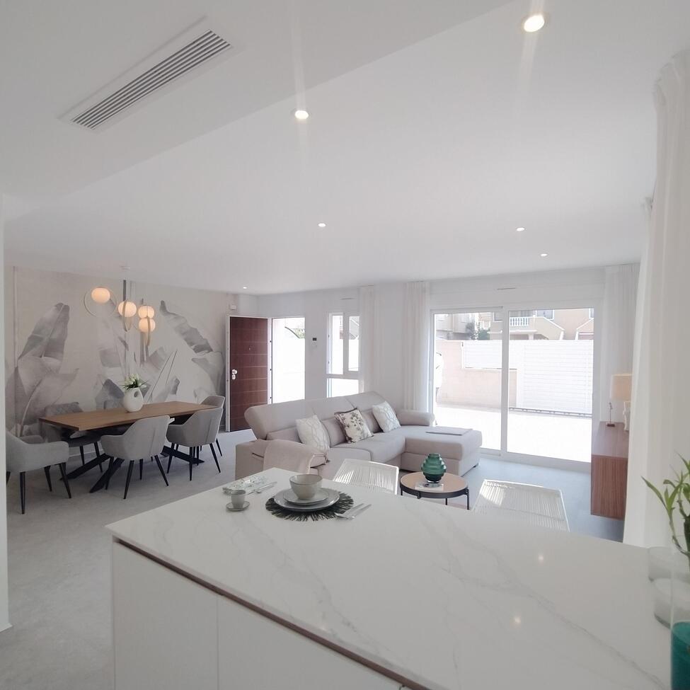 For sale - 3 Bedroom 2 Bathroom Apartment in Torrevieja - Torreblanca  - Alicante