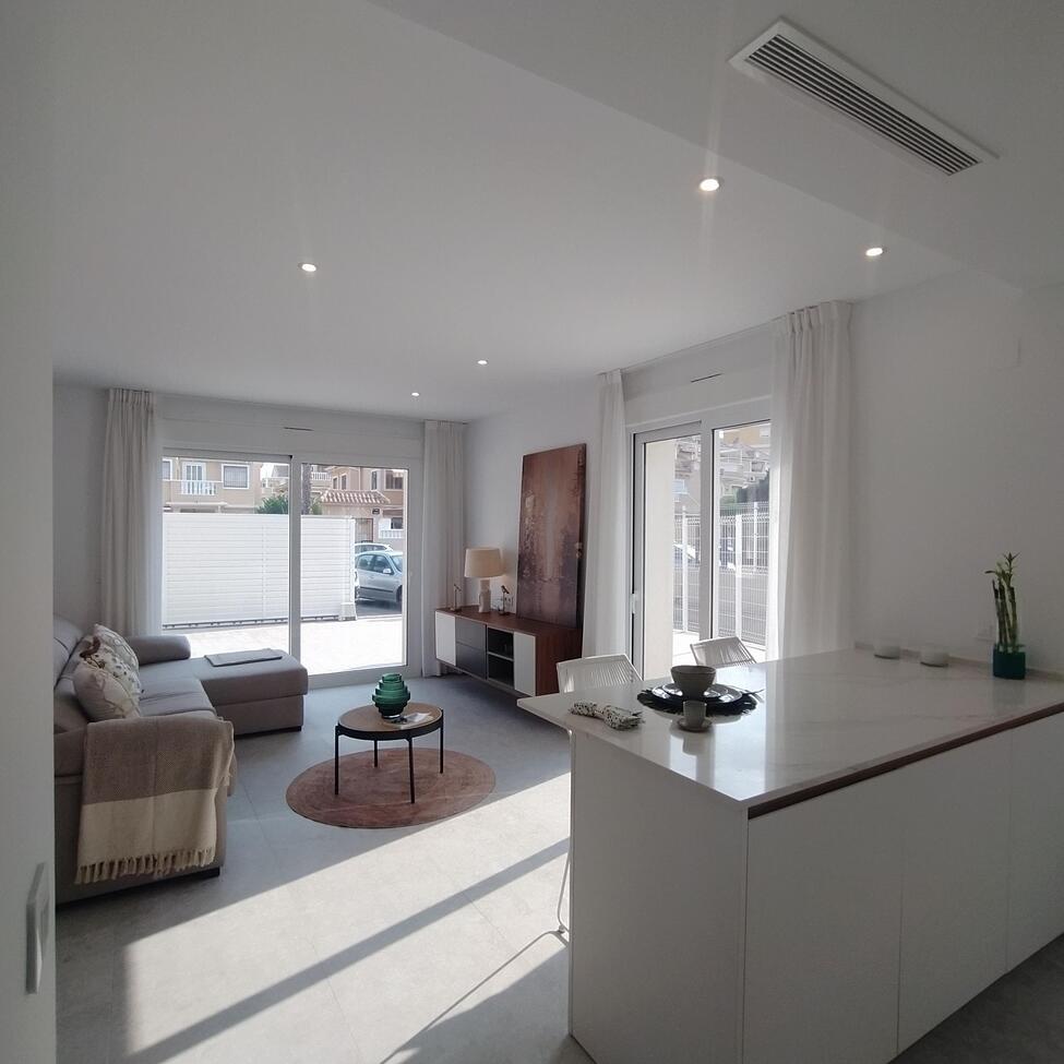 For sale - 3 Bedroom 2 Bathroom Apartment in Torrevieja - Torreblanca  - Alicante