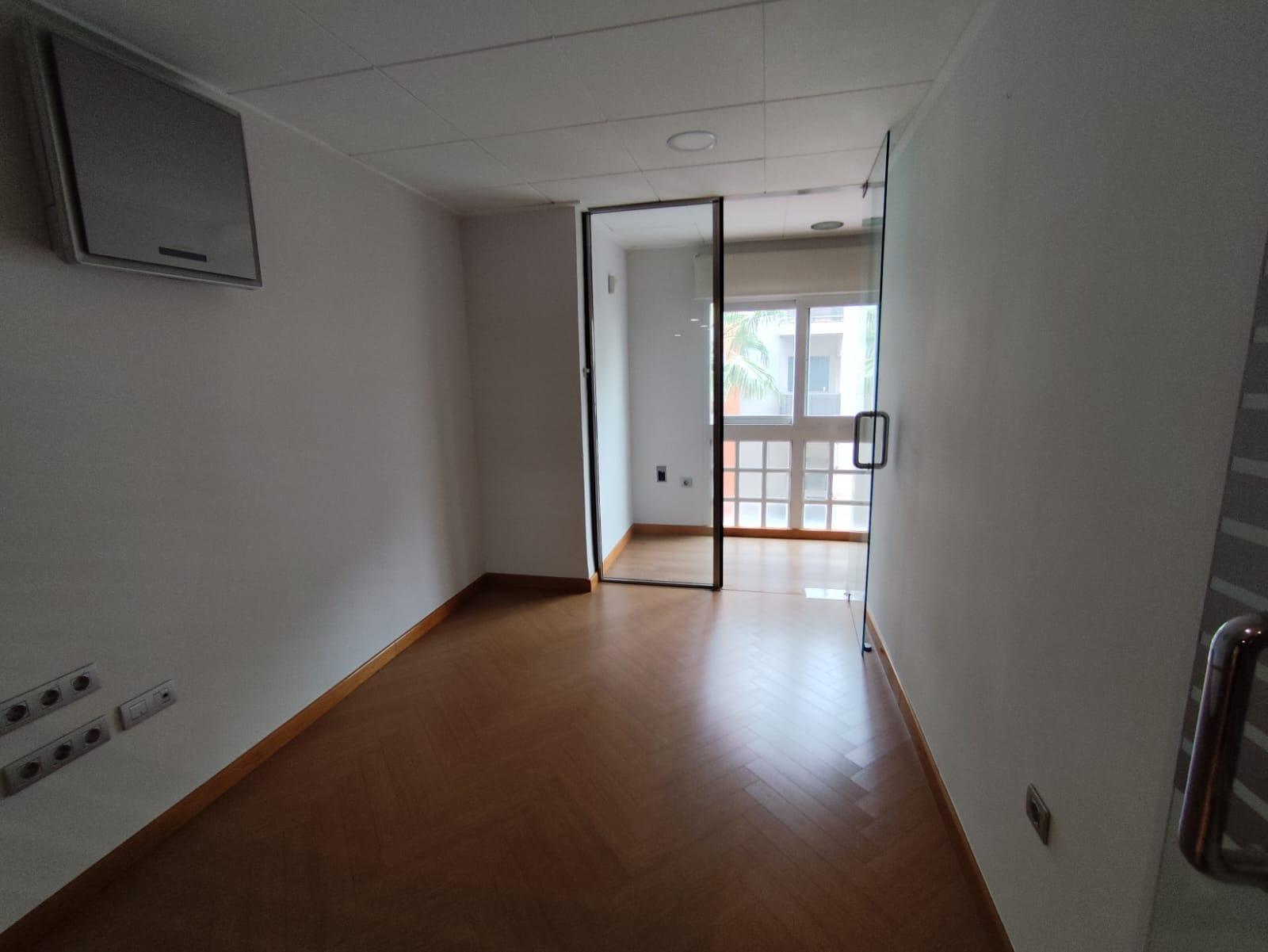 For sale - 7 Bedroom 2 Bathroom Apartment in Torrevieja - Puerto  - Alicante