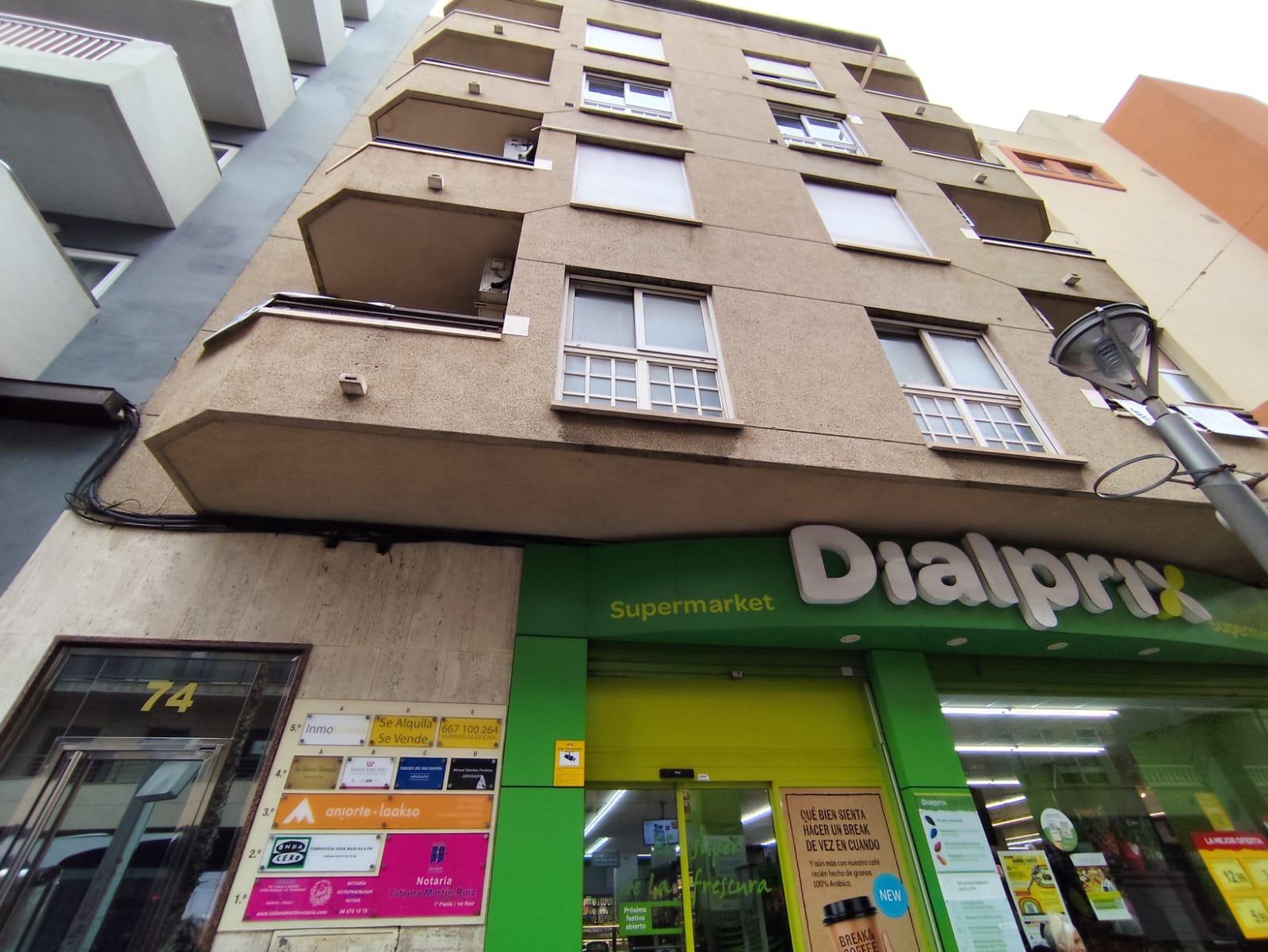 For sale - 7 Bedroom 2 Bathroom Apartment in Torrevieja - Puerto  - Alicante