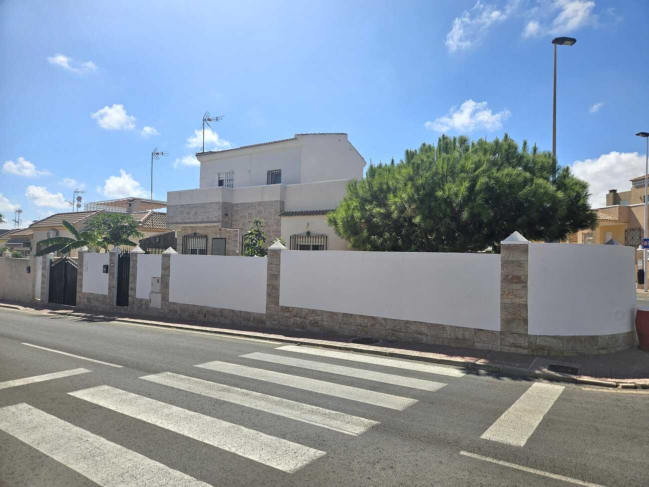 For sale - 3 Bedroom 2 Bathroom Villa in Torrevieja - Torre Del Moro  - Alicante
