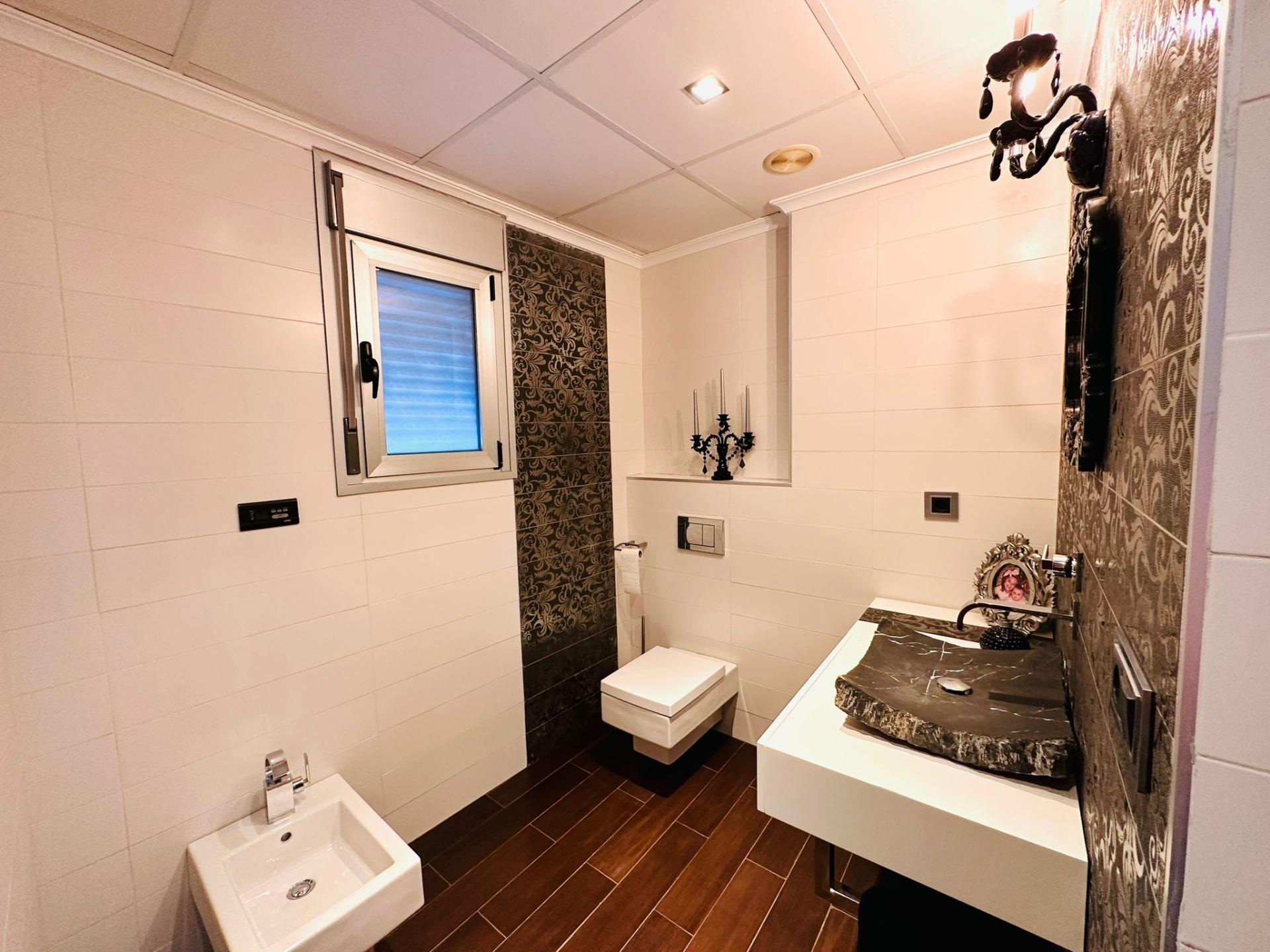 For sale - 3 Bedroom 2 Bathroom Apartment in Torrevieja - Estacion De Autobuses  - Alicante