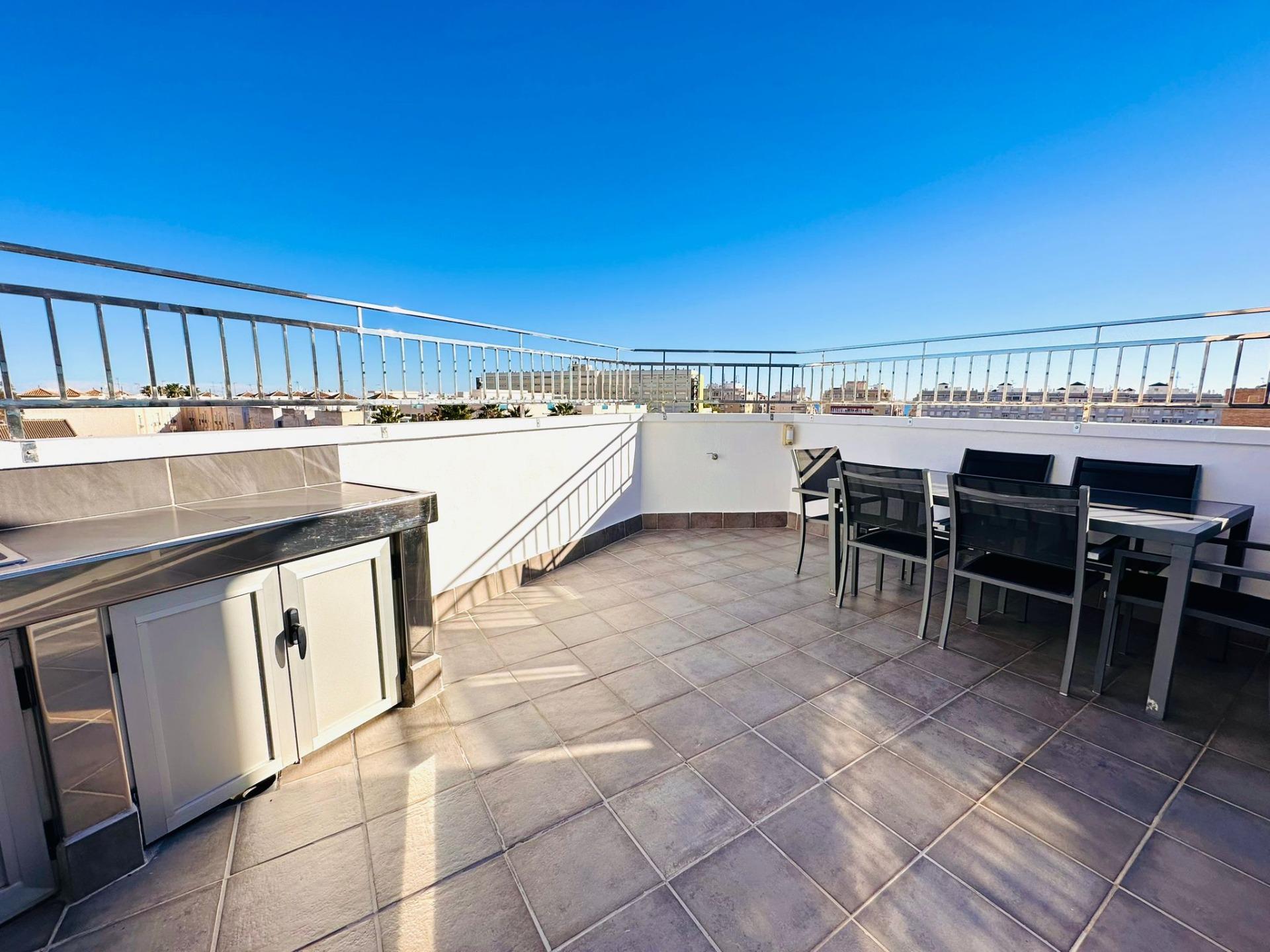 For sale - 3 Bedroom 2 Bathroom Apartment in Torrevieja - Estacion De Autobuses  - Alicante