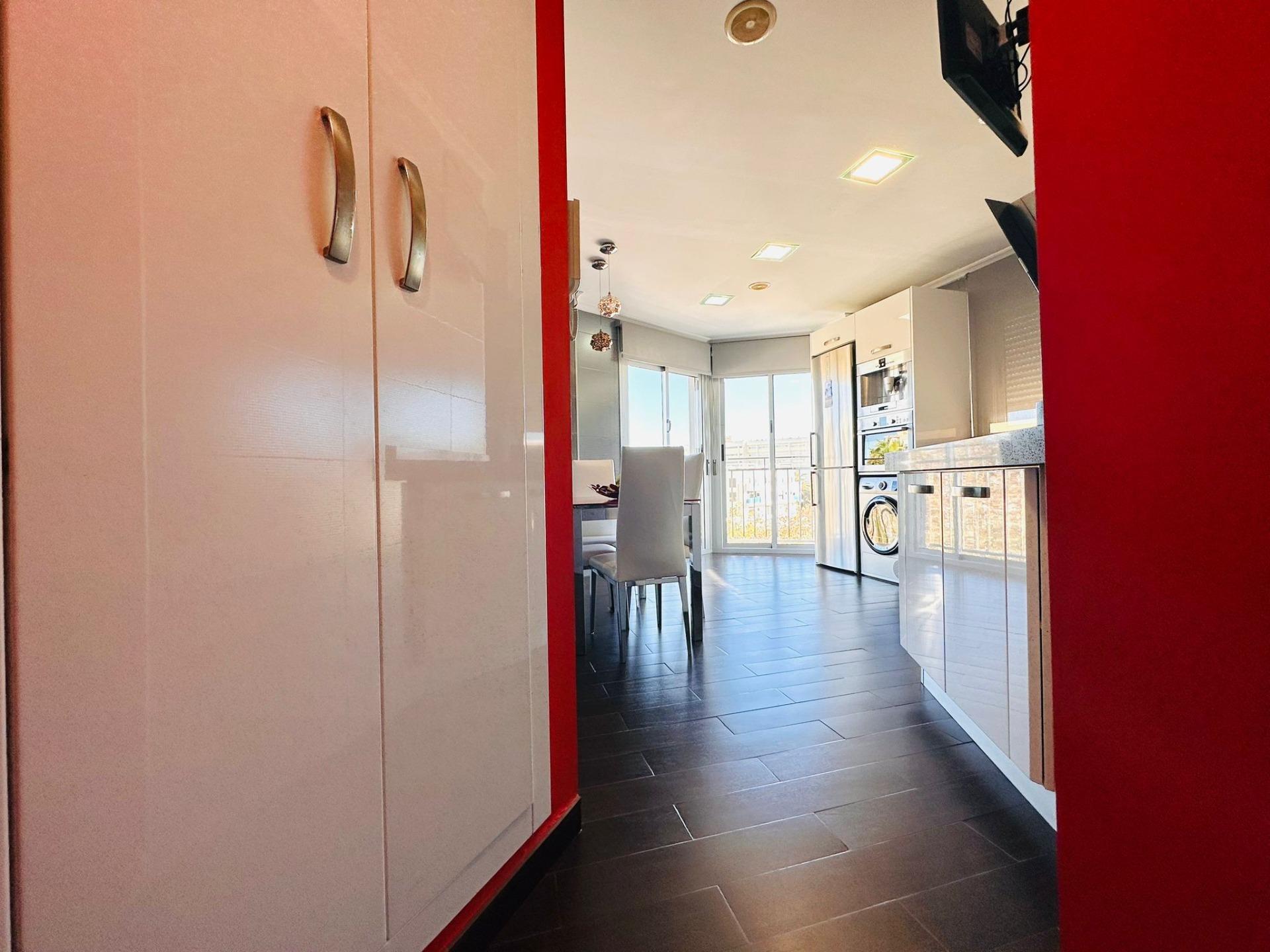 For sale - 3 Bedroom 2 Bathroom Apartment in Torrevieja - Estacion De Autobuses  - Alicante