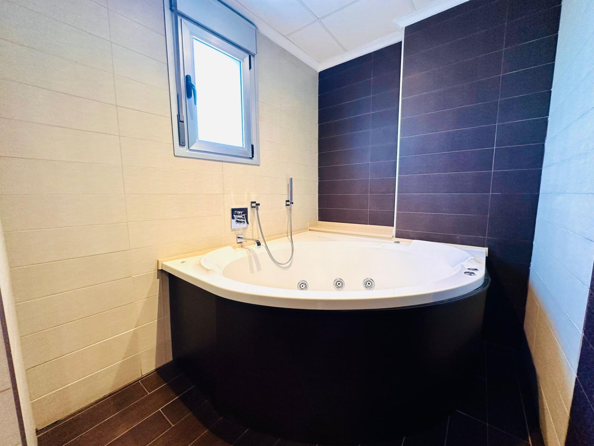 For sale - 3 Bedroom 2 Bathroom Apartment in Torrevieja - Estacion De Autobuses  - Alicante