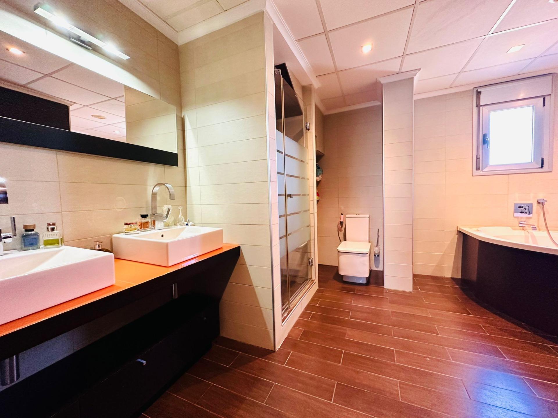 For sale - 3 Bedroom 2 Bathroom Apartment in Torrevieja - Estacion De Autobuses  - Alicante