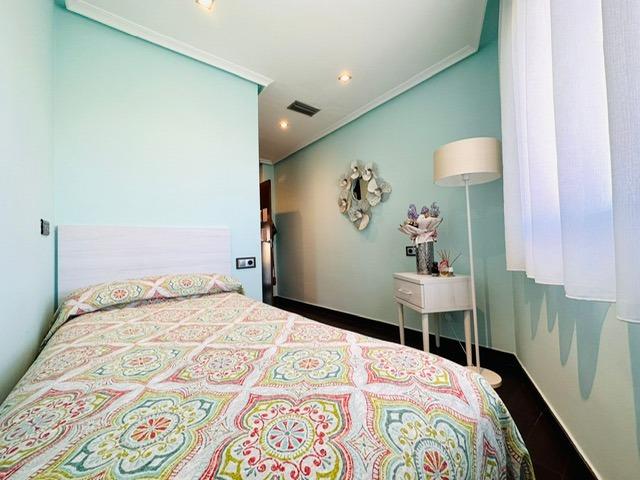 For sale - 3 Bedroom 2 Bathroom Apartment in Torrevieja - Estacion De Autobuses  - Alicante